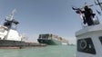 Congestionamento de embarcações continua no Canal do Suez