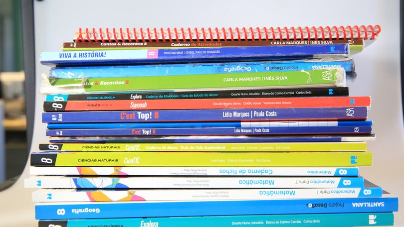 Imagem de Ponta do Sol distribui manuais escolares a mil alunos