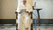 Imagem de Papa Francisco pede à humanidade para estender a mão aos pobres