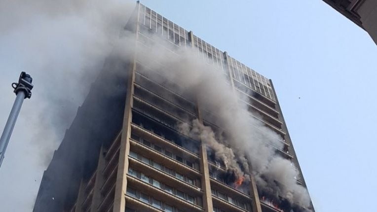 Incêndio na antiga sede do Banco de Lisboa em Joanesburgo mata 3 bombeiros