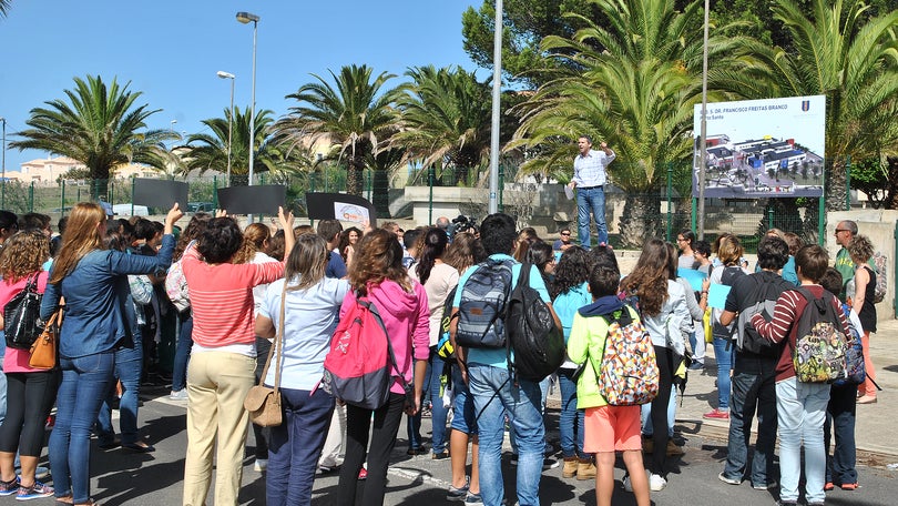 Imagem de Manifestação de alunos e professores esta tarde no Porto Santo