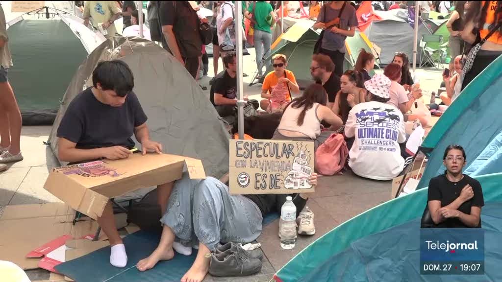 Centenas acamparam em Madrid depois da manifestação pela habitação