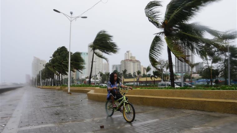 Imagem de Abrigos de emergência de Macau acolhem 88 pessoas devido a tufão