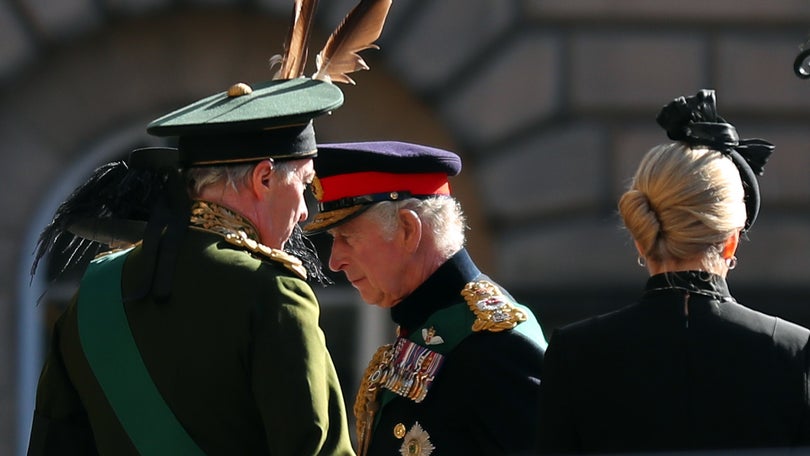 Rei britânico promete continuar trabalho pela paz na Irlanda do Norte