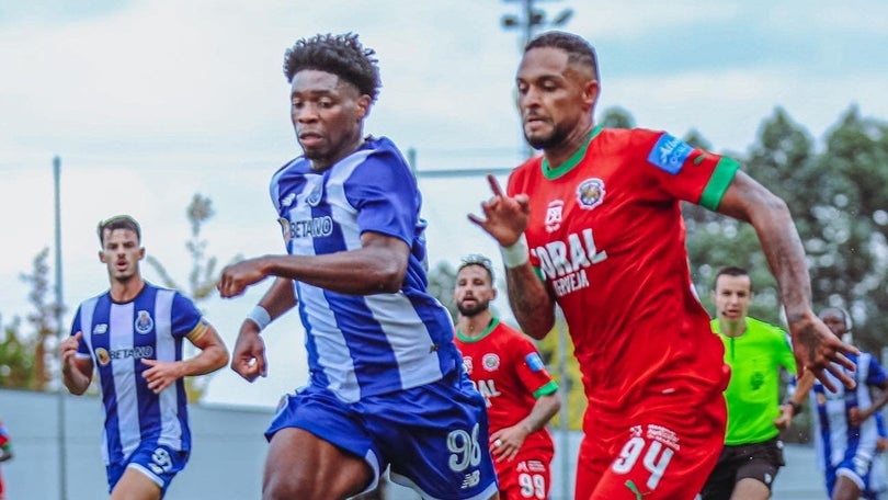 Imagem de Marítimo arranca vitória no Olival frente ao Porto B