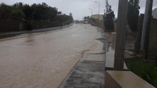 Chuvas fortes encerraram e condicionam estradas na Madeira e Porto Santo (Vídeo)