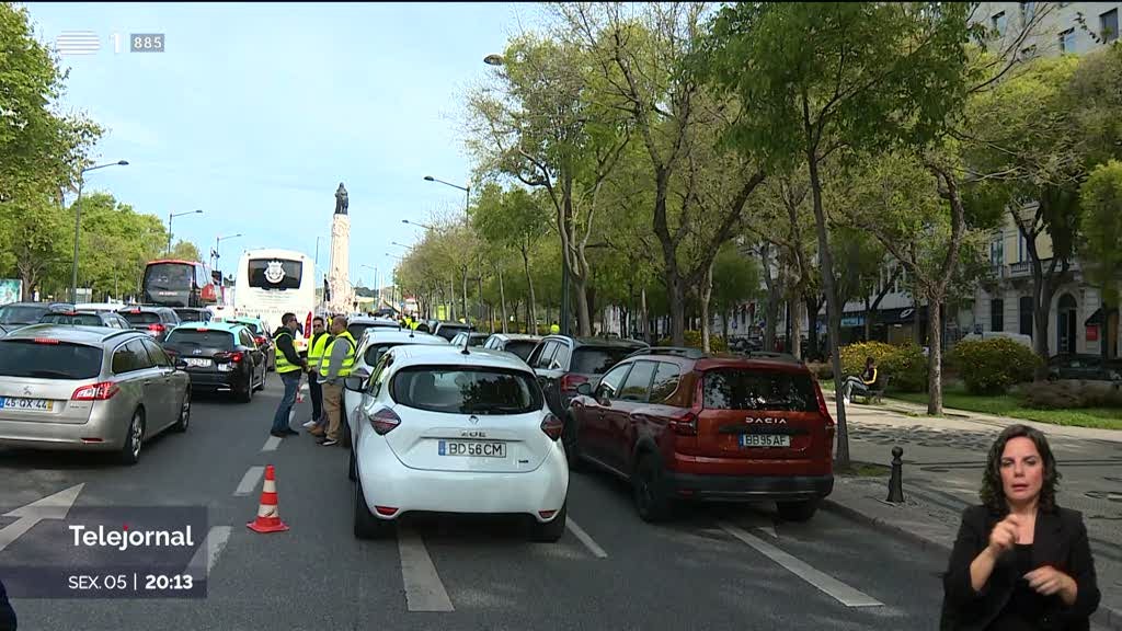 Motoristas das plataformas Uber e Bolt paralisam em protesto