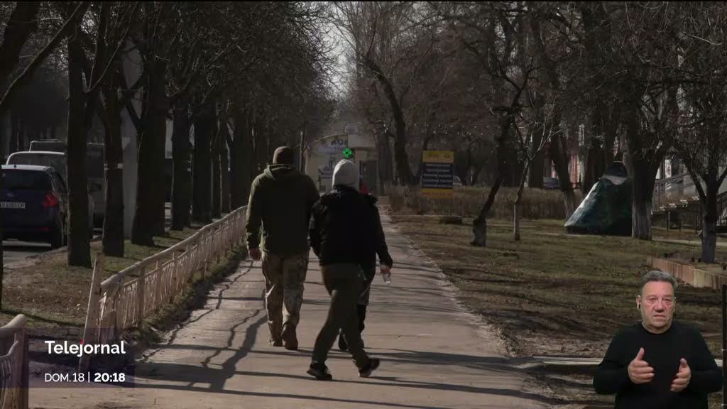 RTP no Donbass. Mulheres de soldados visitam frente para estar com maridos