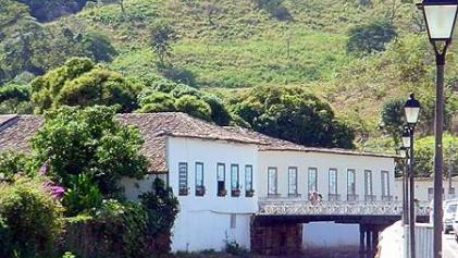 A   Casa velha da ponte
por Maria Eduarda Fagundes