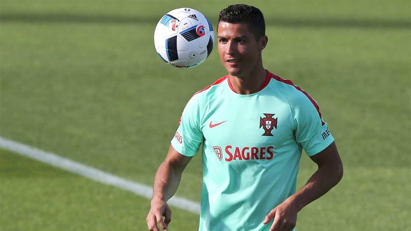 Portugal treina no Dragão com Ronaldo em dúvida