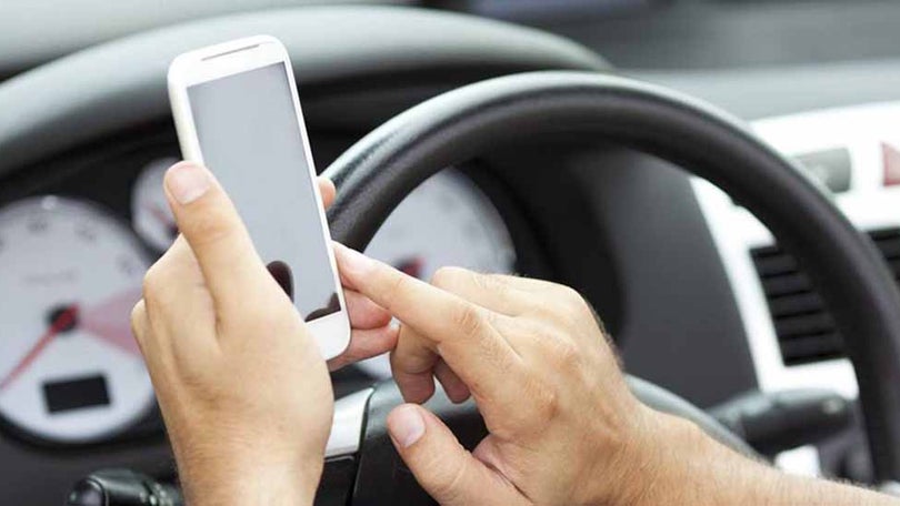 Imagem de Mil condutores apanhados a usar telemóvel durante condução