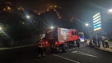 Imagem de Santa do Porto Moniz e Lamaceiros continuam a perder para as chamas (vídeo)
