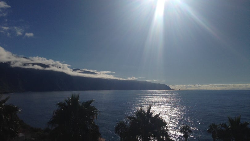 Mar agitado na costa norte da Madeira