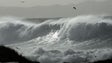 Ondas de sete metros em Santa Cruz das Flores