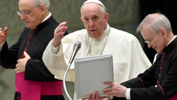 Papa Francisco manifesta vergonha pela «longa incapacidade da igreja»