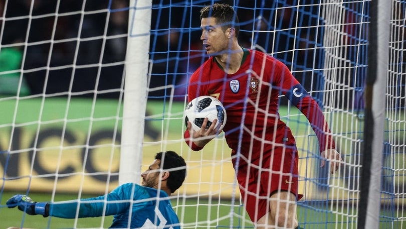 Imagem de Portugal bate Egito com bis de Ronaldo nos descontos