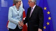 Brexit: May reúne com Juncker na quarta-feira em Bruxelas