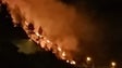 Três corporações de bombeiros combateram incêndio em Machico