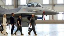 Imagem de Primeiros F-16 para formação de pilotos ucranianos chegam à Roménia