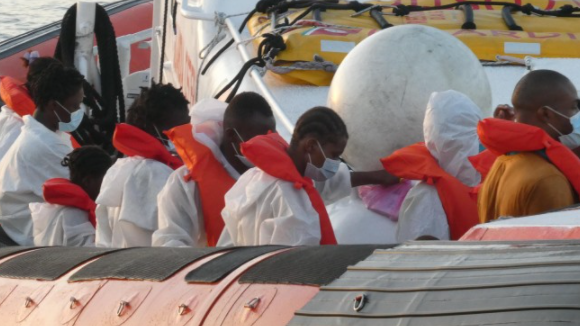 Mais 900 migrantes chegaram a Lampedusa