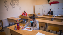 Imagem de Alunos do ensino secundário e profissional voltam às aulas presenciais (Vídeo)