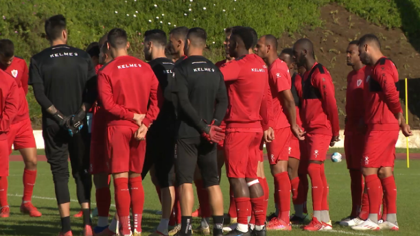 Imagem de Santa Clara rescinde com o treinador
