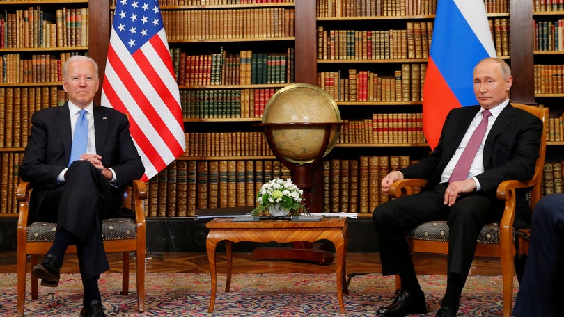 Imagem de Putin deve ser julgado por crimes de guerra devido a mortes em Busha