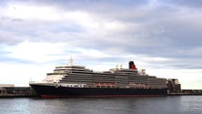 Imagem de «Queen Elizabeth» novamente, no Porto do Funchal, traz 2 818 pessoas