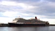 Imagem de «Queen Elizabeth» novamente, no Porto do Funchal, traz 2 818 pessoas
