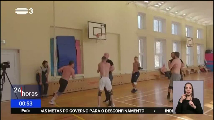 Rugbol. Desporto de origem russa combina basquetebol, râguebi e luta livre