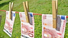Imagem de Lei aperta o cerco ao `branqueamento de capitais`