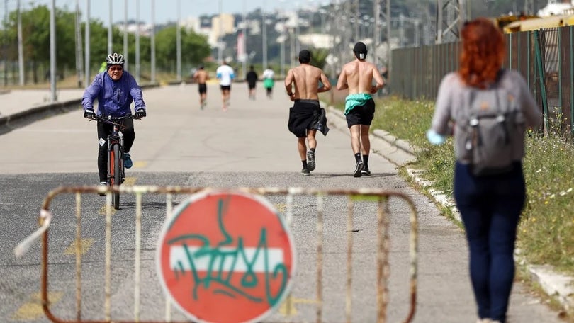 Imagem de Médicos e farmacêuticos manifestam-se contra medidas de confinamento