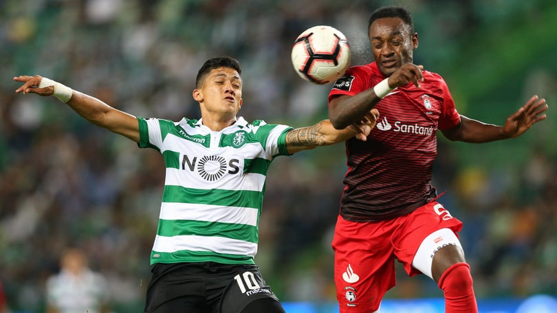 Imagem de Marítimo perde `guerra de leões` (2-0)