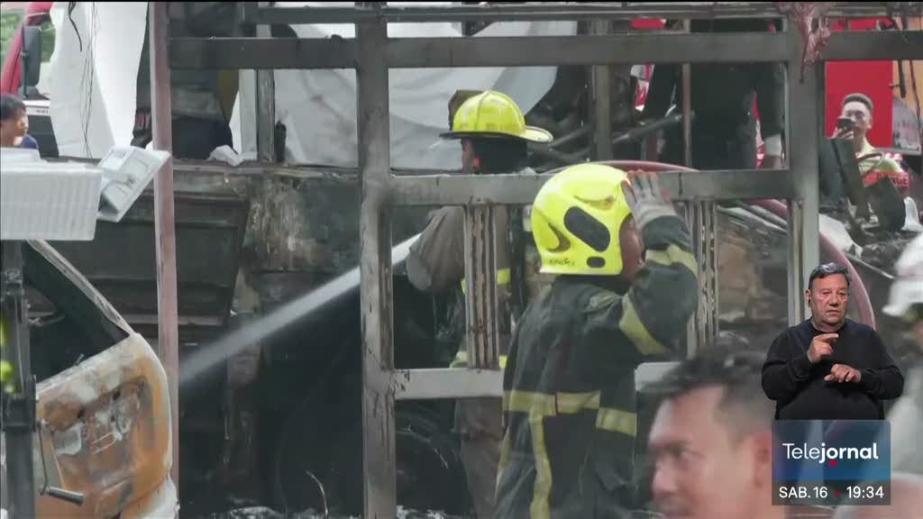 Acidente entre comboio e autocarro faz oito mortos em Banguecoque