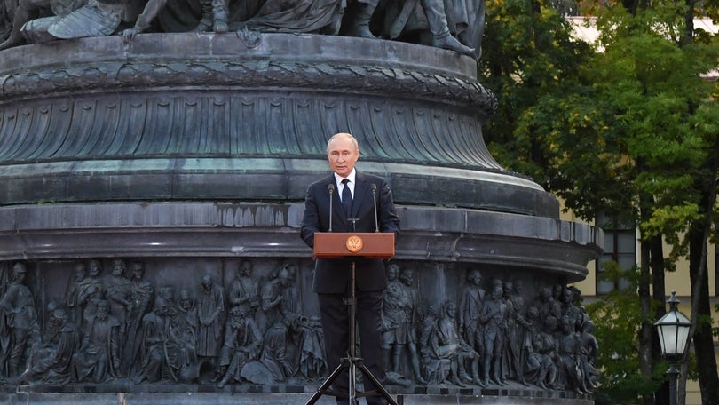 Imagem de Russos apressam-se a marcar voos para o estrangeiro após mobilização