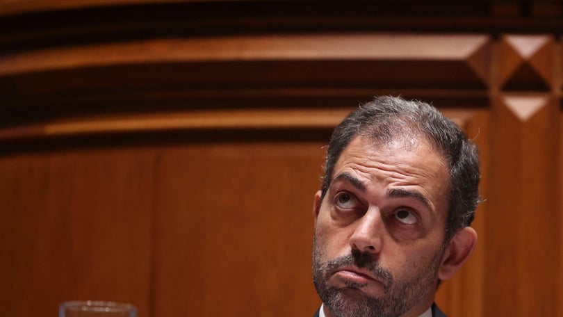 Imagem de Ministro do Ambiente garante que projetos de lítio cumprem a lei