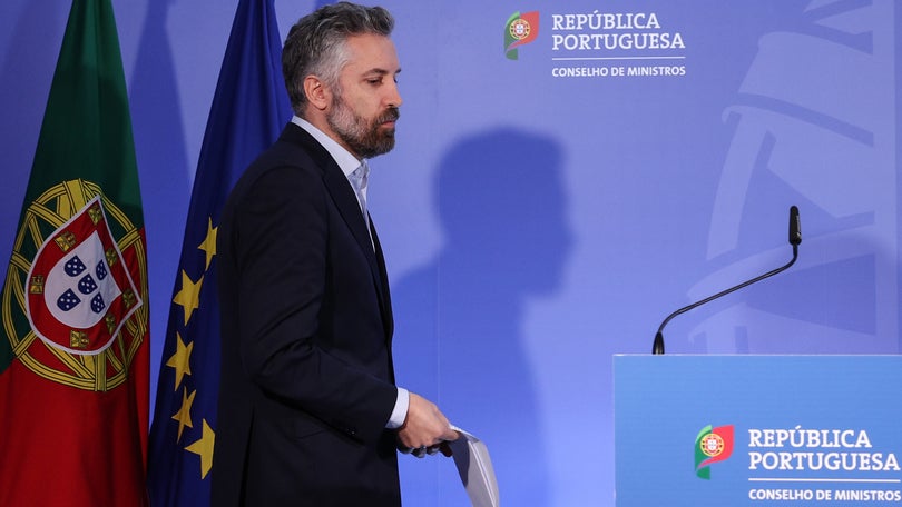 Imagem de TAP: Ventura fala em «encobrimento» e questiona condições de Pedro Nuno Santos no Governo