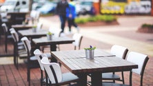 Imagem de Covid-19: Restaurantes e cafés vão continuar fechados