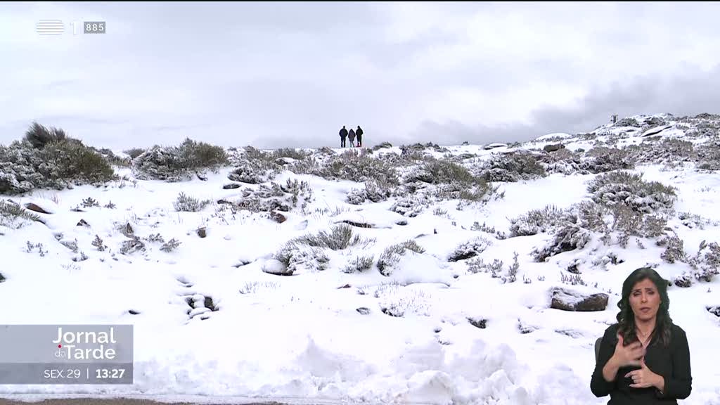 Páscoa com neve atrai muitos turistas à Serra da Estrela