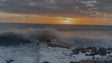 Imagem de Ondas dão espetáculo na marginal do Paul do Mar (vídeo)