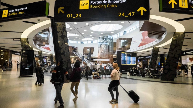 Imagem de Covid-19: Açores alargam obrigatoriedade de teste prévio a passageiros de São Miguel e Terceira