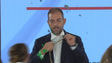 Imagem de Ministro do Ambiente atacado com tinta verde em conferência