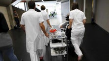 Imagem de Profissionais de saúde passam a trabalhar em equipas rotativas (Vídeo)