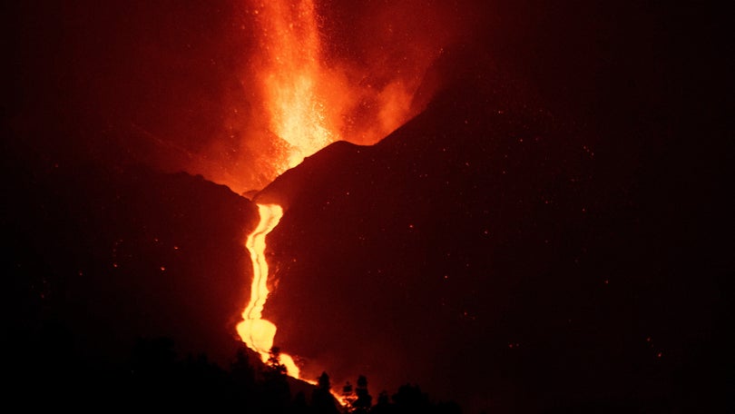 Novo fluxo de lava do vulcão destruiu mais edifícios