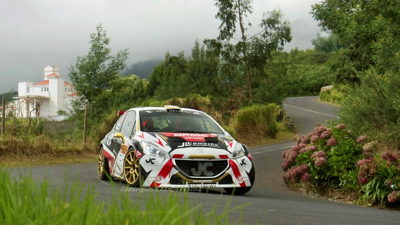 Imagem de Peugeot 208 T16 R5 de José Camacho segue para a Irlanda
