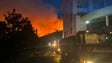 Veja como está a situação do incêndio junto a um hotel na Calheta (vídeo)