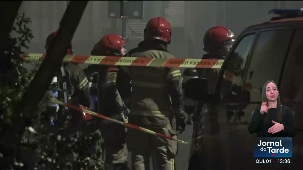 Incêndio destrói igreja no centro de Amsterdão