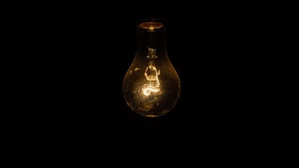 Imagem de IVA da eletricidade baixa para 13% nos primeiros 100 quilowatts consumidos por mês (Áudio)