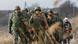 Dois soldados russos condenados a 11 anos por bombardeamento de aldeias