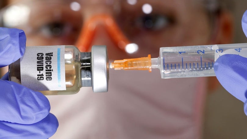 Imagem de Bruxelas prepara controlo de exportações de vacinas